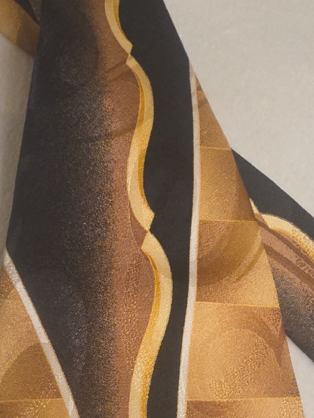 Dino bassi Hand Made Men's Black & Gold Geometric Silk Tie 4 Inches Wide - Picture 13 of 14